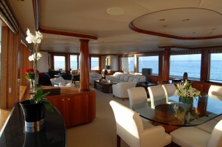 Motor yacht Dona Lola -  Main Salon
